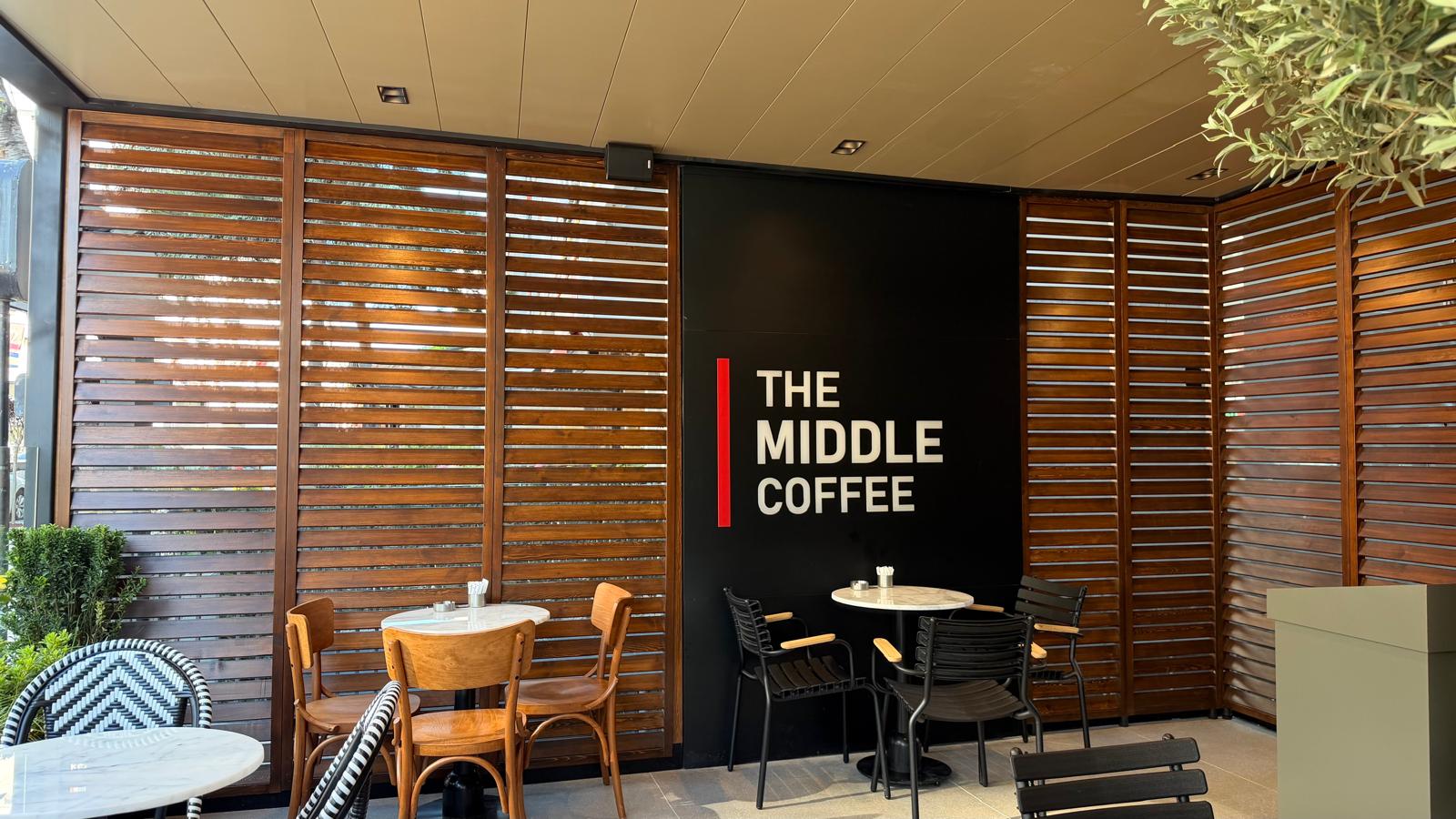 THE MIDDLE COFFEE / 56 LAR